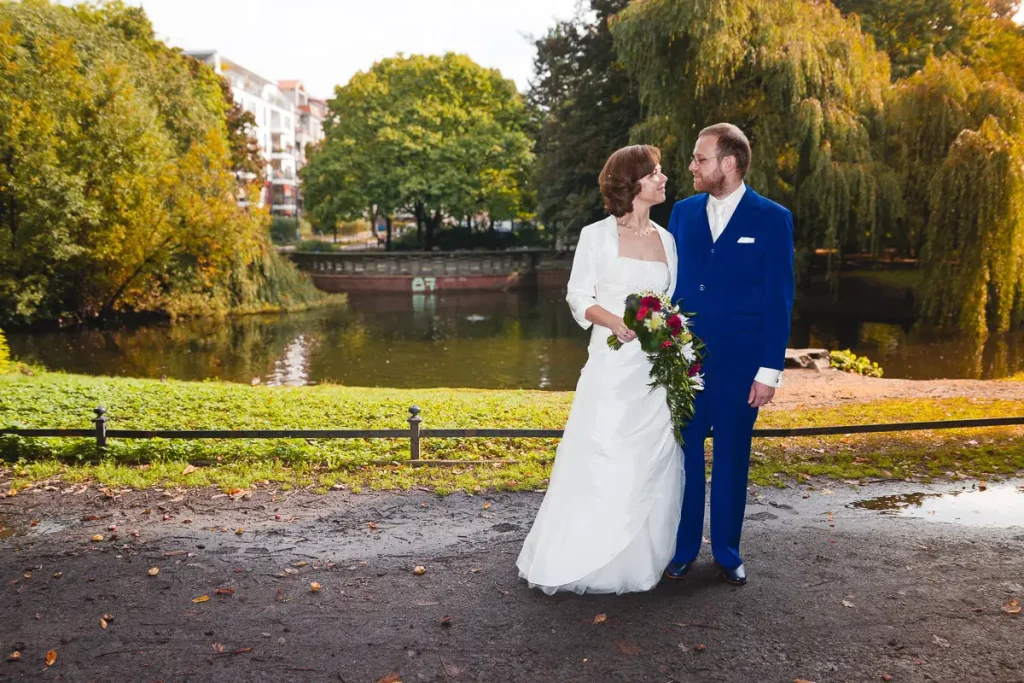 Hochzeit 15 Braupaar am See