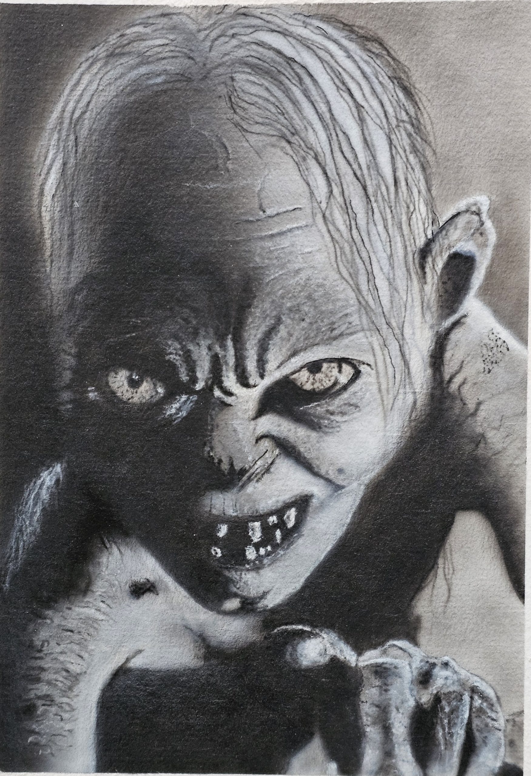 Gollum Sméagol Airbrush – Handgemaltes Fantasy-Porträt von Gollum mit zähnefletschendem, bösartigem Grinsen in reiner Freihand-Technik